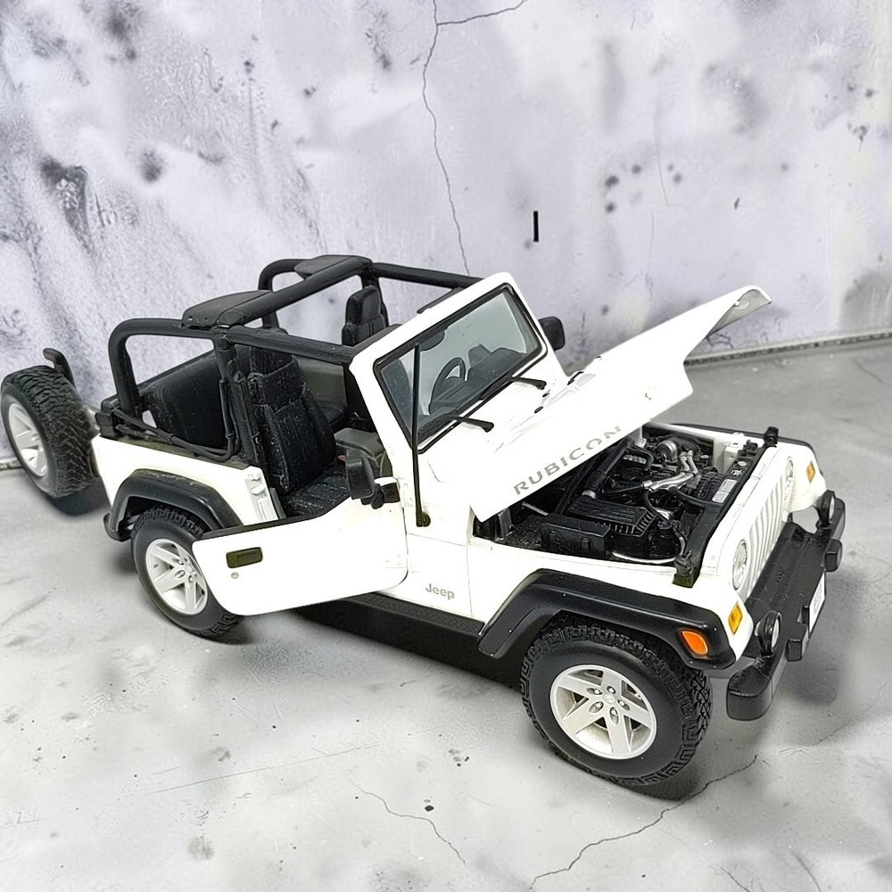 Maisto 2003 Jeep Wrangler Rubicon 1/18 White Diecast Model Car Open Hood Rare